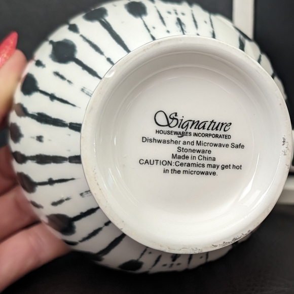 Signature Housewares Inc. delicate black on‎ white stoneware coffee/tea cup - Picture 2 of 5